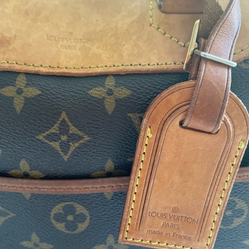 Gorgeous Louis Vuitton Deauville Bag - Picture 2 of 16